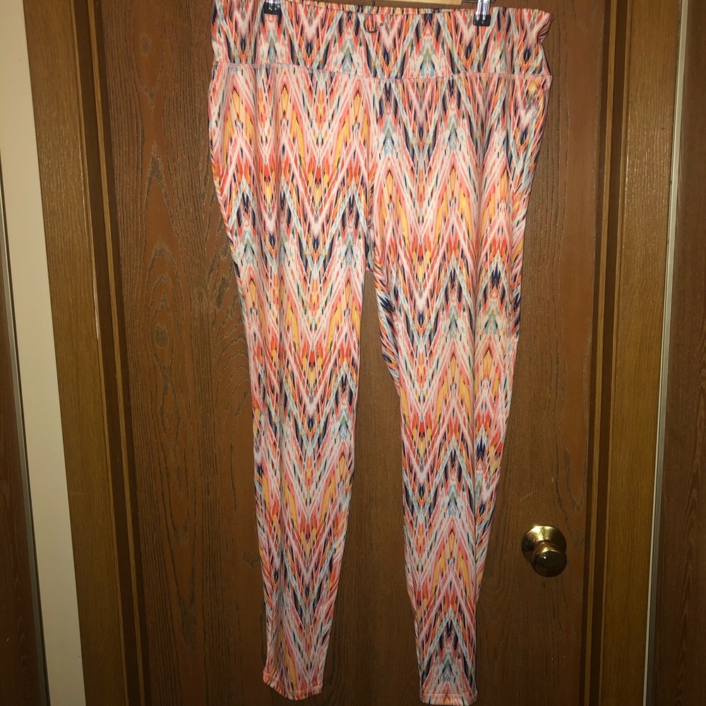 Gently used 2x Multi Color Print Workout Leggings!